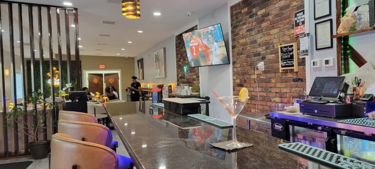 Salo Bar and Grill 768x346